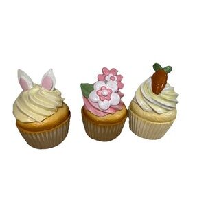 BUNNY BOULEVARD Easter Cupcakes Pastel Bunny Rabbit Decor Set of 3 New